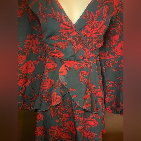 Auguest black and red dress - Picture 4 of 5